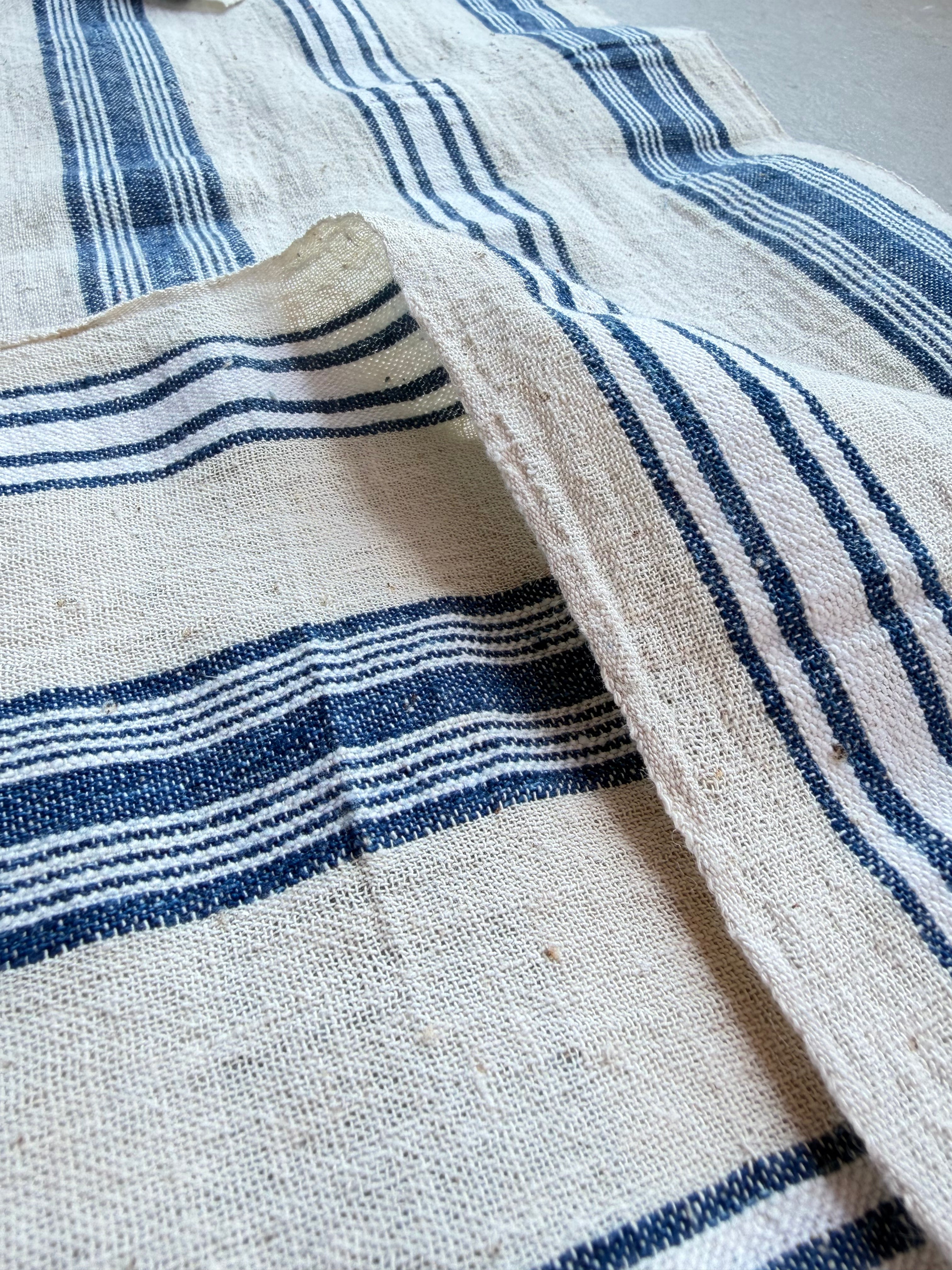 Rustik Dar Dokuma Keten, Çivit Mavisi Beyaz Çizgili, Vintage Keten Çiftlik Evi Dekoru, 60'lardan Antika Kumaş.