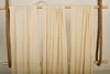Tissu froissé extensible en coton texturé neutre : qualité unique pour les jupes d'été kimono, tenues pour nouveau-nés | Options extensibles, tissées à la main.