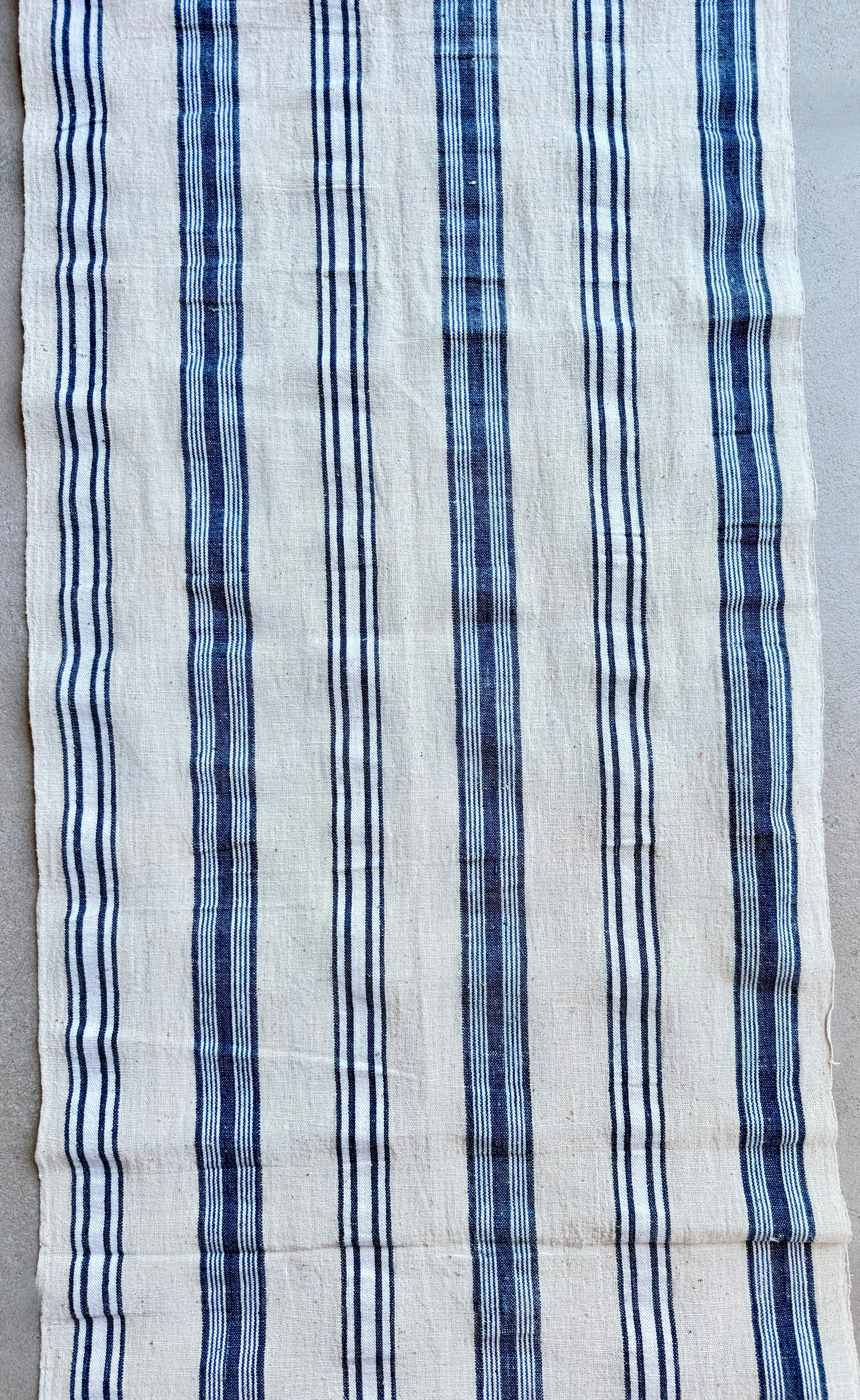 Rustik Dar Dokuma Keten, Çivit Mavisi Beyaz Çizgili, Vintage Keten Çiftlik Evi Dekoru, 60'lardan Antika Kumaş.