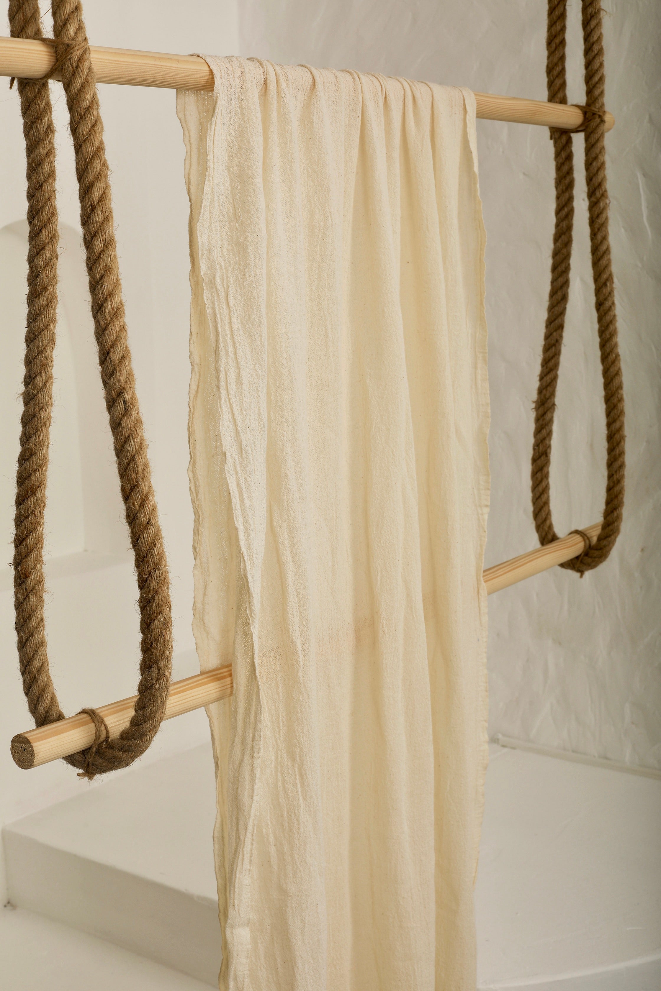 Tissu froissé en coton turc texturé spécial : qualité unique pour les robes d'été kimono et les tenues de nouveau-né | Options de gaze, transparentes et extensibles.