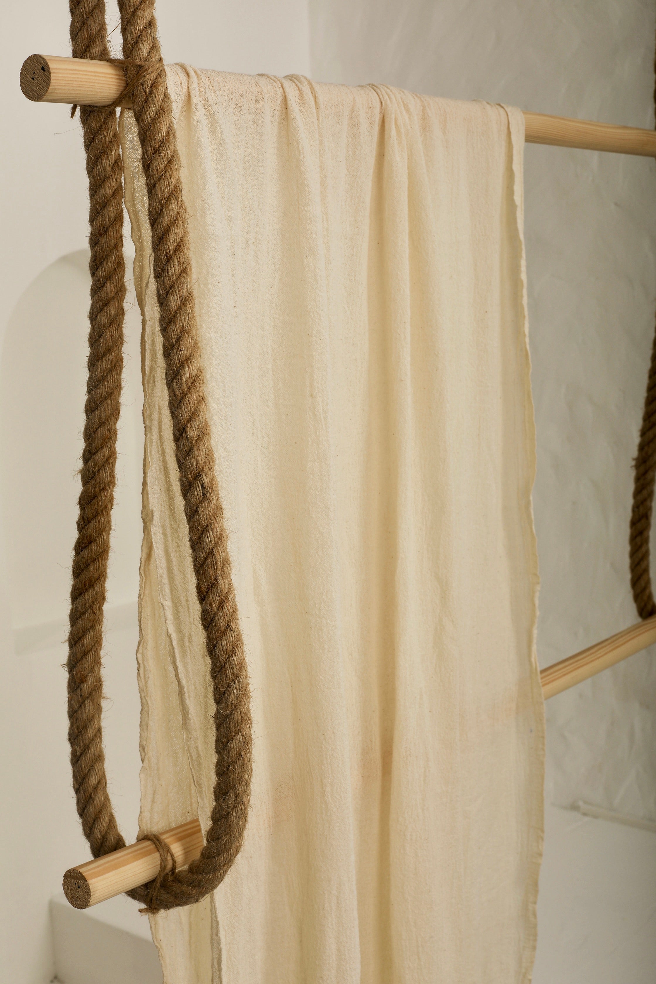 Tissu froissé en coton turc texturé spécial : qualité unique pour les robes d'été kimono et les tenues de nouveau-né | Options de gaze, transparentes et extensibles.