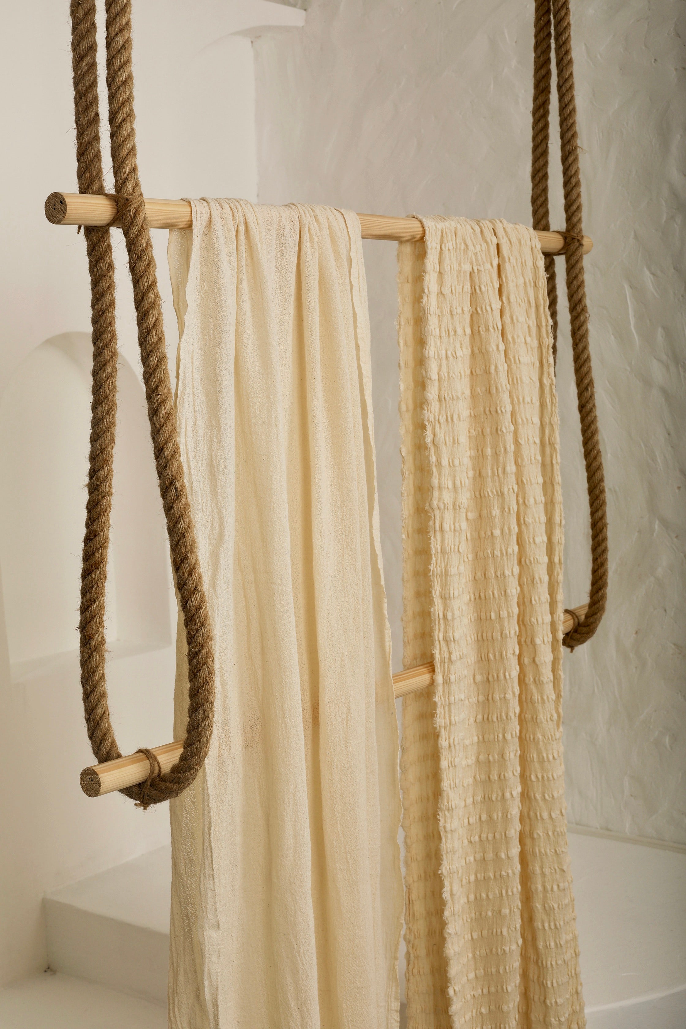 Tissu froissé en coton turc texturé spécial : qualité unique pour les robes d'été kimono et les tenues de nouveau-né | Options de gaze, transparentes et extensibles.
