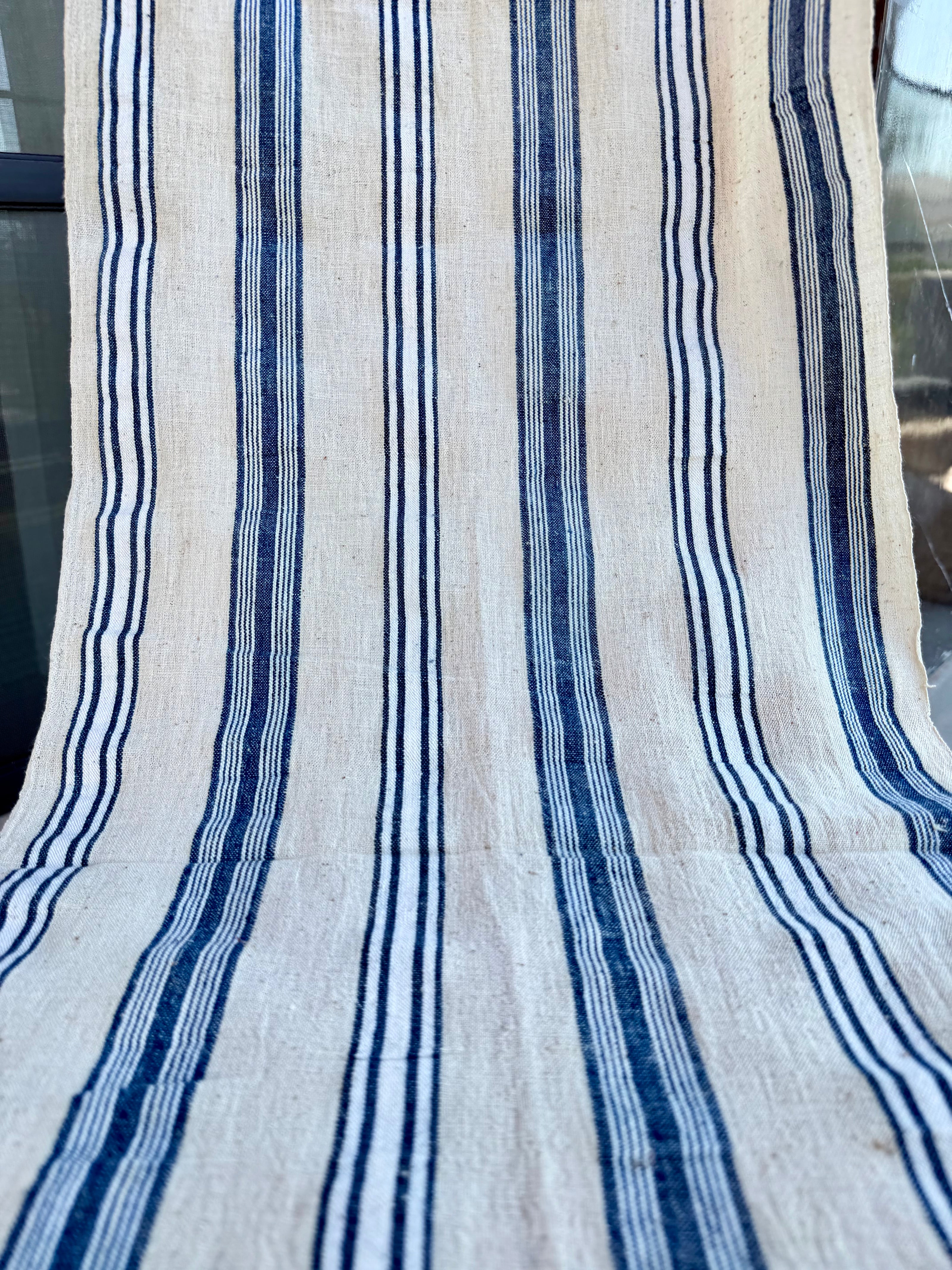 Rustik Dar Dokuma Keten, Çivit Mavisi Beyaz Çizgili, Vintage Keten Çiftlik Evi Dekoru, 60'lardan Antika Kumaş.