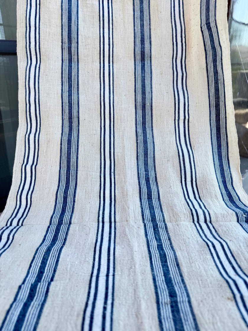 Rustik Dar Dokuma Keten, Çivit Mavisi Beyaz Çizgili, Vintage Keten Çiftlik Evi Dekoru, 60'lardan Antika Kumaş.