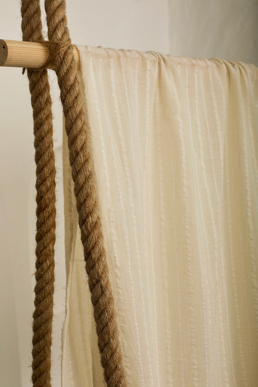 Metre ile Beyaz Çizgili Nötr Organik Pamuklu Kumaş, Çizgili Buruşuk Kumaş, Geniş En.