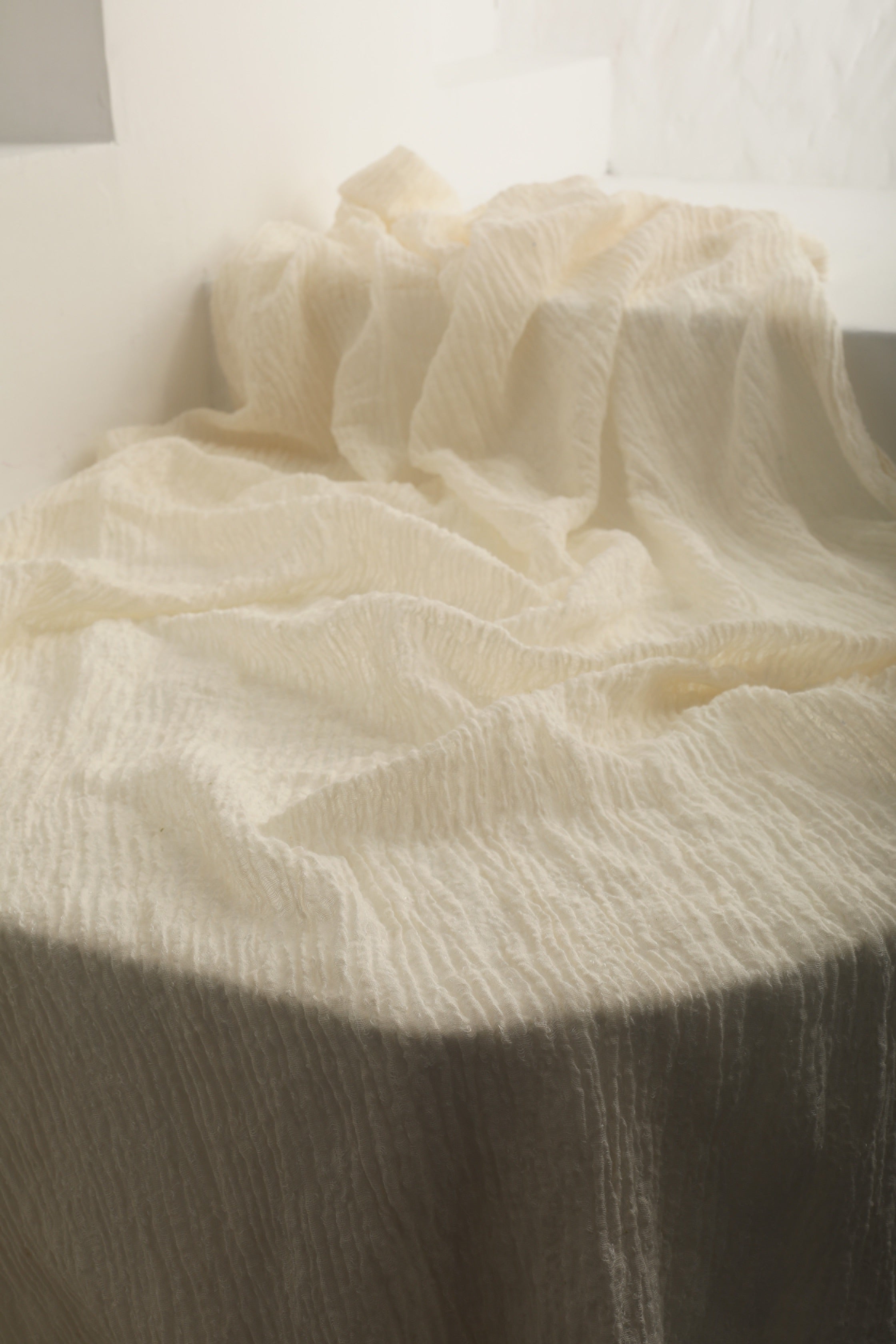 Tissu en lin par cour, tissu en coton biologique, tissus naturels semi-transparents texturés / non blanchis, blanc ivoire.