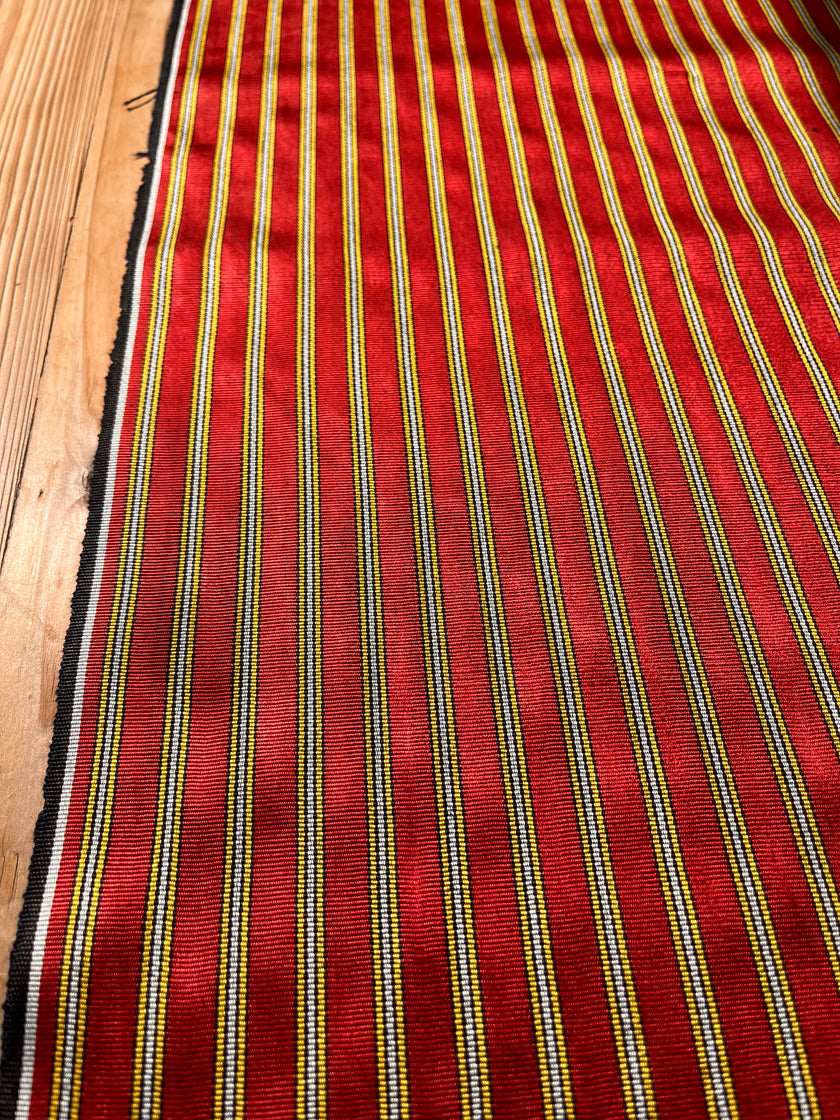 Osmanlı Başlıklı Kırmızı Çizgili Lüks İpek Döşeme, Ev Tekstili İç Mekan Kumaşları: Yastık Kılıfları, Kimono Esintili Tasarımlar, İpek Şantung.