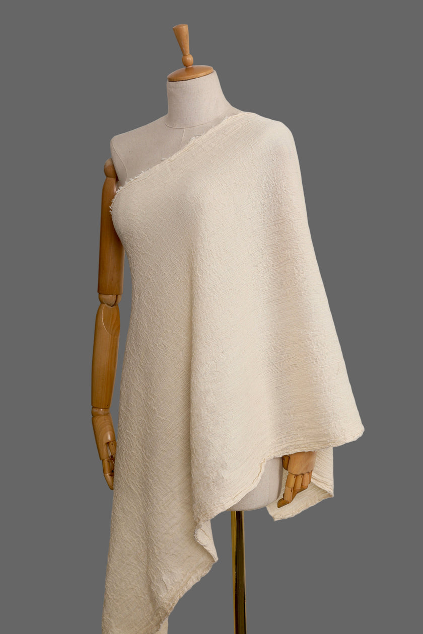 Nötr Esnek Buruşuk Pamuklu Kumaş, Dokulu Yüzey, Kırık Beyaz El Dokuma Pamuk, Yarı Şeffaf, Ağartılmamış, Organik El Dokuma Kumaşlar.