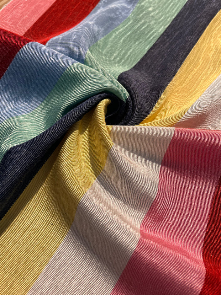 Rembourrage luxueux en soie à rayures arc-en-ciel pour tête de lit ottoman, tissus d'intérieur pour textiles de maison : housses d'oreiller, motifs inspirés du kimono, motifs en filigrane.