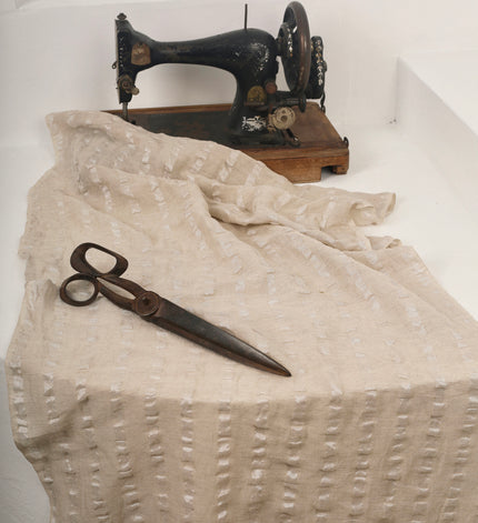 Tissu rayé en lin et soie, Tissu pour l’été, Tissu froissé, Tissus texturés, Tissu naturel, Tissus naturels, Tissus nature, Tissus spéciaux.