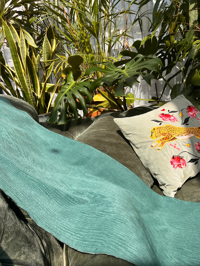 Osmanlı Başlık İçin Yeşil Lüks İpek Döşeme, Ev Tekstili İç Mekan Kumaşları: Yastık Kılıfları, Kimono Esintili Tasarımlar, Filigran Desenleri.