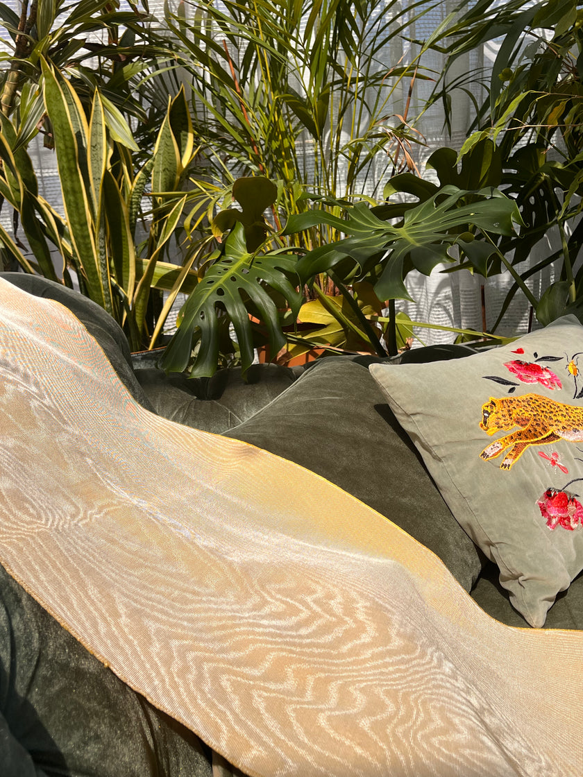 Osmanlı Başlıklı Bal Sarısı Lüks İpek Döşeme, Ev Tekstili İç Mekan Kumaşları: Yastık Kılıfları, Kimono Esintili Tasarımlar, Filigran Desenleri.