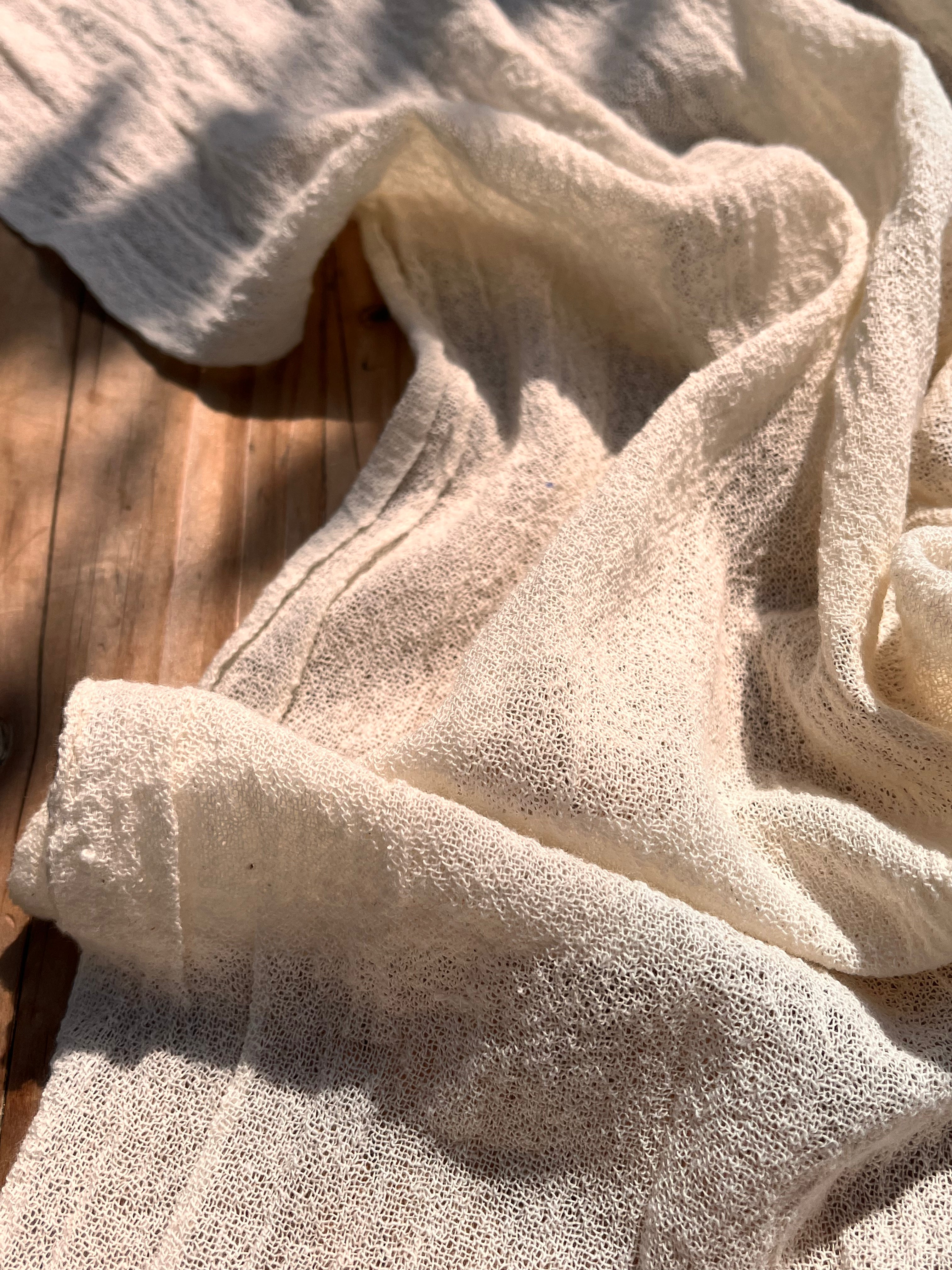 Tissu froissé en coton turc texturé spécial : qualité unique pour les robes d'été kimono et les tenues de nouveau-né | Options de gaze, transparentes et extensibles.