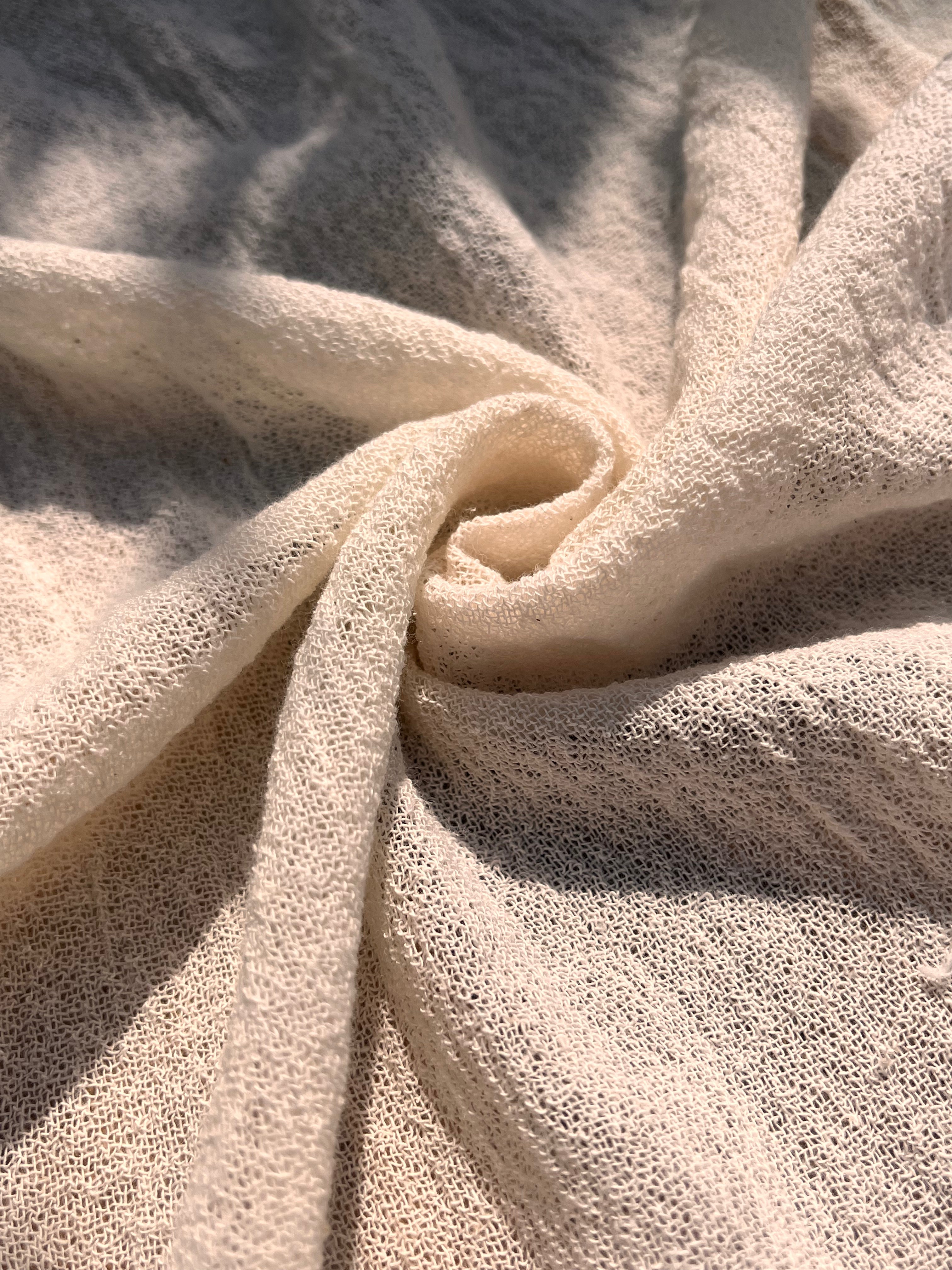 Tissu froissé en coton turc texturé spécial : qualité unique pour les robes d'été kimono et les tenues de nouveau-né | Options de gaze, transparentes et extensibles.