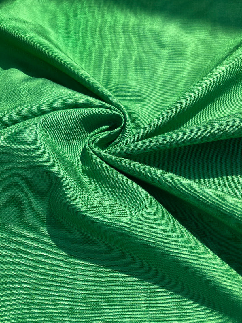 Osmanlı Başlık İçin Yeşil Lüks İpek Döşeme, Ev Tekstili İç Mekan Kumaşları: Yastık Kılıfları, Kimono Esintili Tasarımlar, Filigran Desenleri.