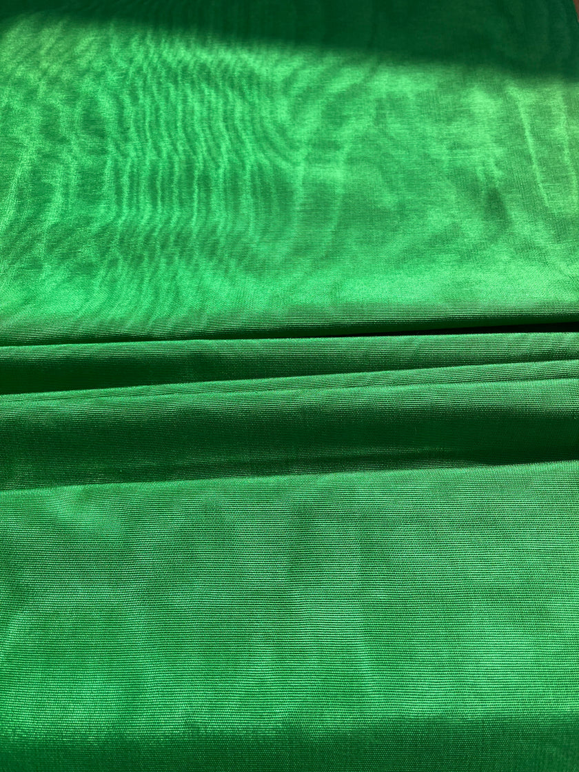 Osmanlı Başlık İçin Yeşil Lüks İpek Döşeme, Ev Tekstili İç Mekan Kumaşları: Yastık Kılıfları, Kimono Esintili Tasarımlar, Filigran Desenleri.