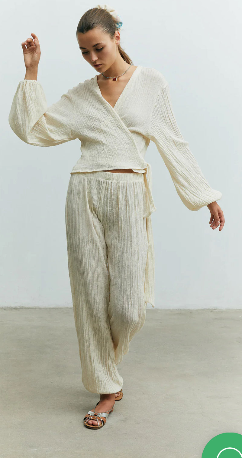 Tissu froissé en coton turc texturé spécial : qualité unique pour les robes d'été kimono et les tenues de nouveau-né | Options de gaze, transparentes et extensibles.