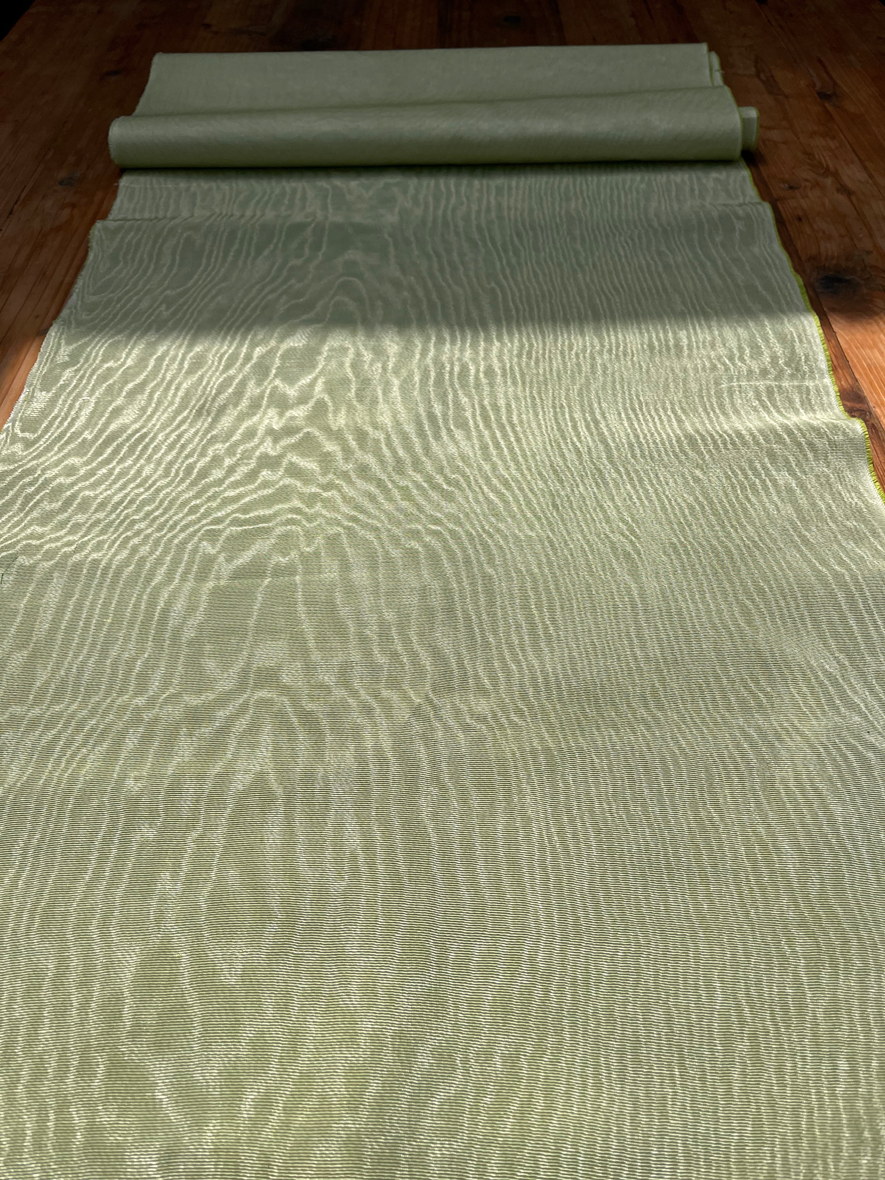 Osmanlı Başlıklı Pastel Yeşil Lüks İpek Döşeme, Ev Tekstili İç Mekan Kumaşları: Yastık Kılıfları, Kimono Esintili Tasarımlar, Filigran Desenleri.