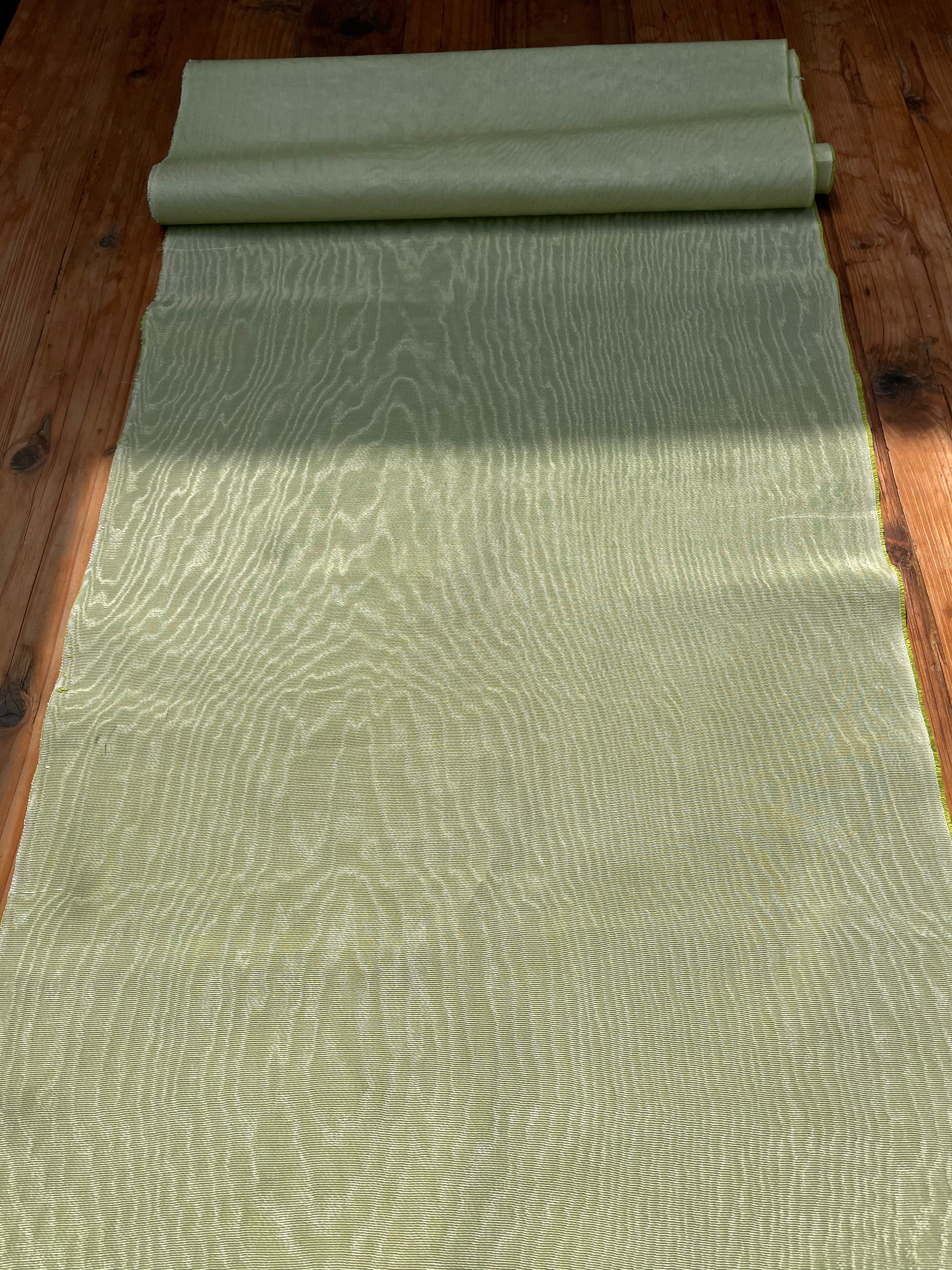 Osmanlı Başlıklı Pastel Yeşil Lüks İpek Döşeme, Ev Tekstili İç Mekan Kumaşları: Yastık Kılıfları, Kimono Esintili Tasarımlar, Filigran Desenleri.