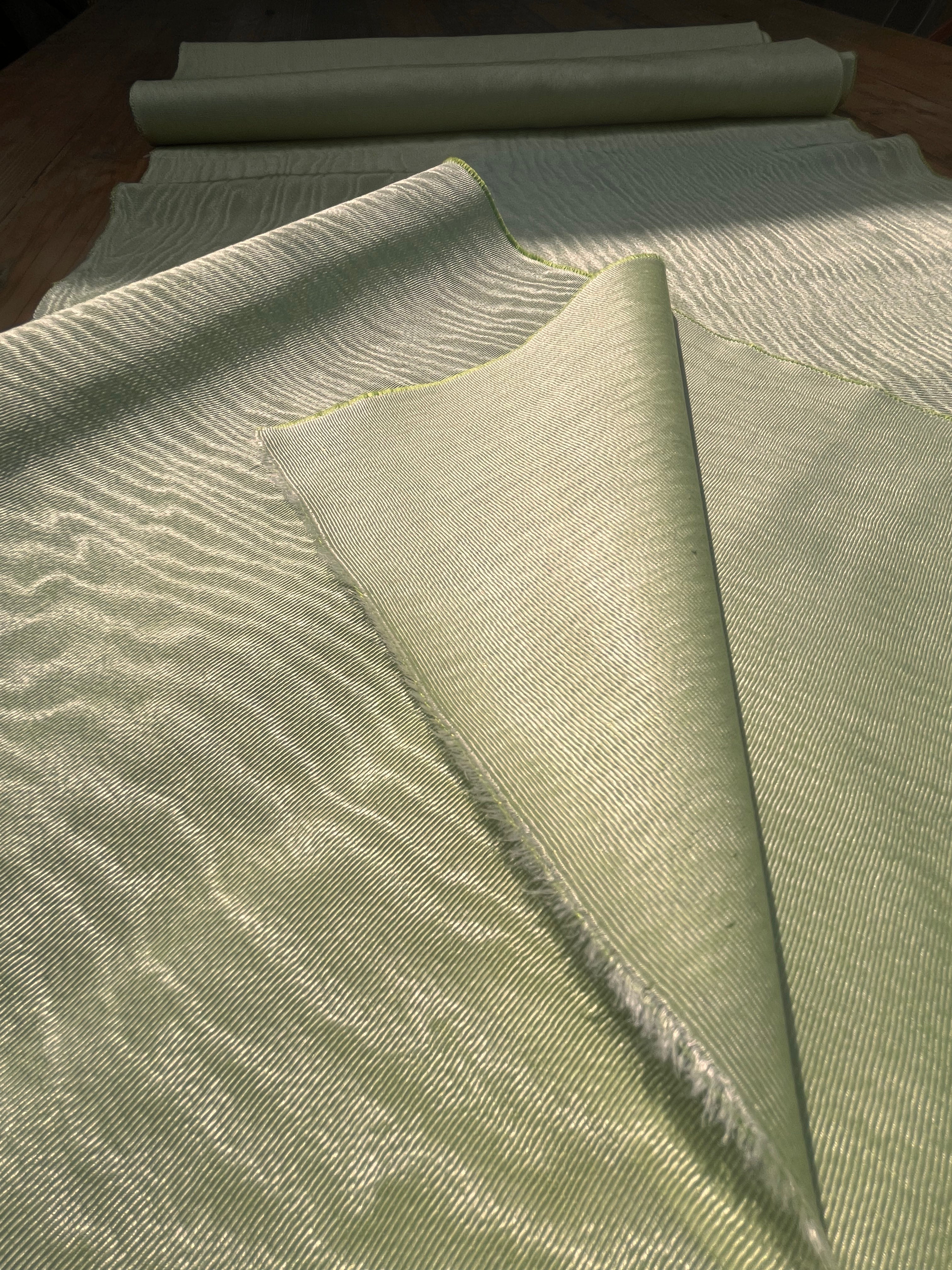 Osmanlı Başlıklı Pastel Yeşil Lüks İpek Döşeme, Ev Tekstili İç Mekan Kumaşları: Yastık Kılıfları, Kimono Esintili Tasarımlar, Filigran Desenleri.