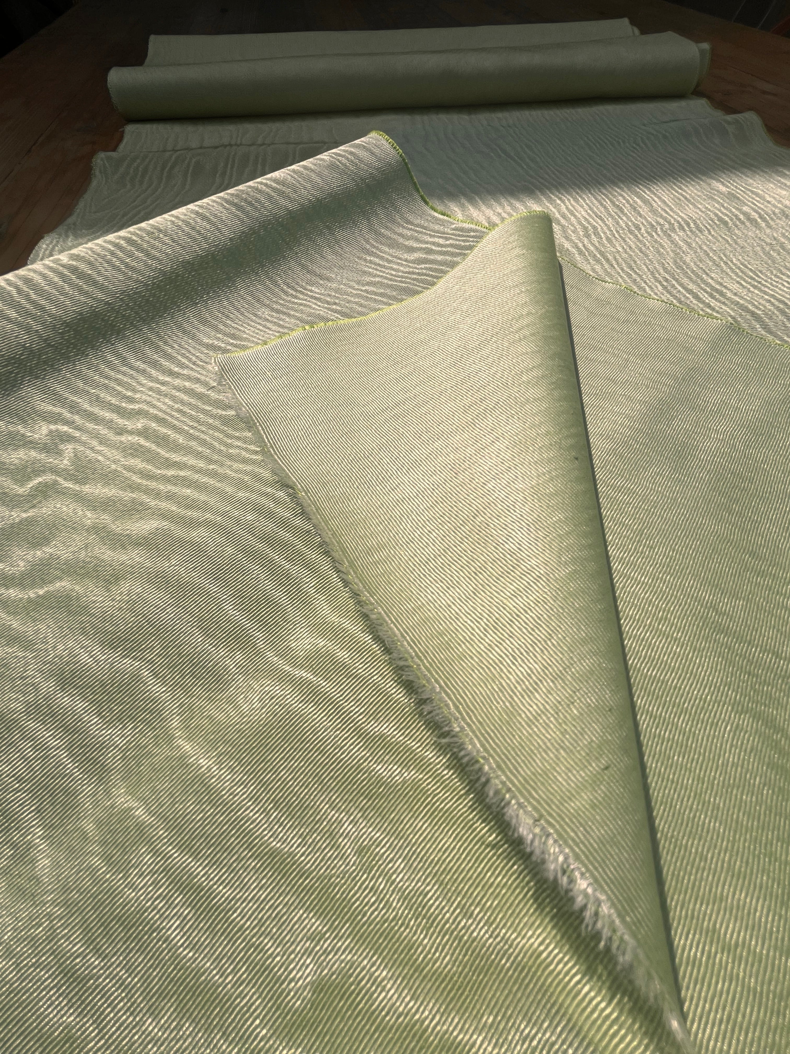 Osmanlı Başlıklı Pastel Yeşil Lüks İpek Döşeme, Ev Tekstili İç Mekan Kumaşları: Yastık Kılıfları, Kimono Esintili Tasarımlar, Filigran Desenleri.