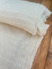 Tissu froissé extensible en coton texturé neutre : qualité unique pour les jupes d'été kimono, tenues pour nouveau-nés | Options extensibles, tissées à la main.