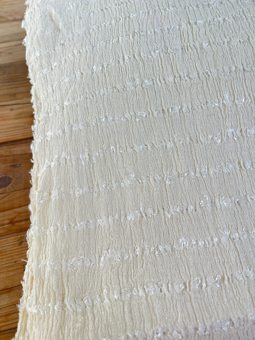 Nötr Dokulu Pamuklu Esnek Buruşuk Kumaş: Kimono Yaz Etekleri Yenidoğan Kıyafetleri İçin Benzersiz Kalite | Esnek Seçenekler, El Dokuması.