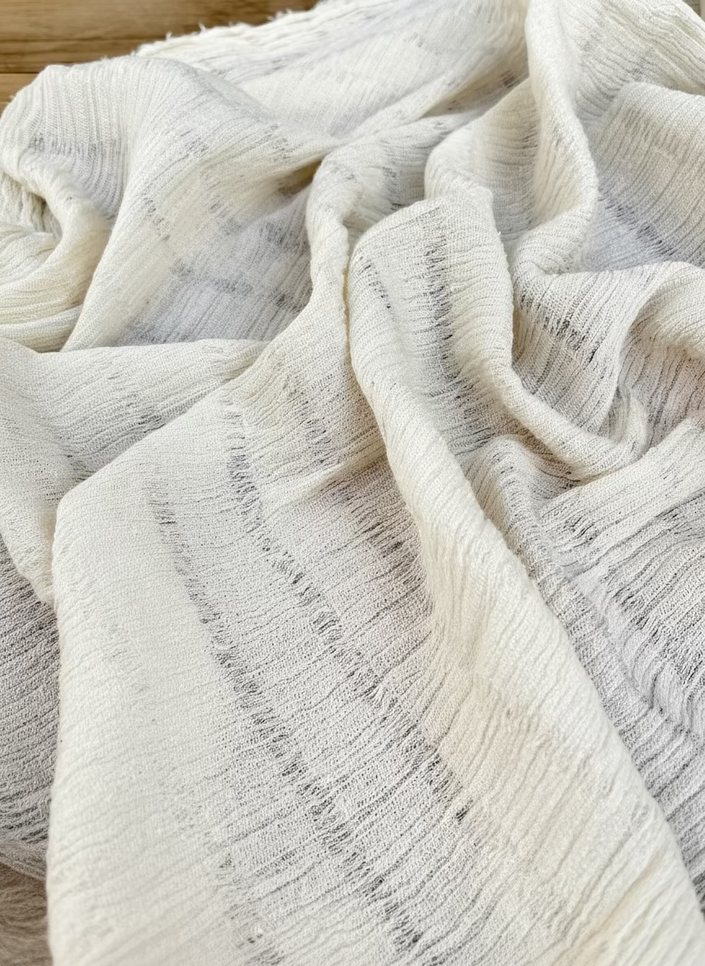 Tissu froissé en coton turc texturé neutre : qualité unique pour les robes d'été kimono, les tenues de nouveau-né | Options de gaze, transparentes et extensibles