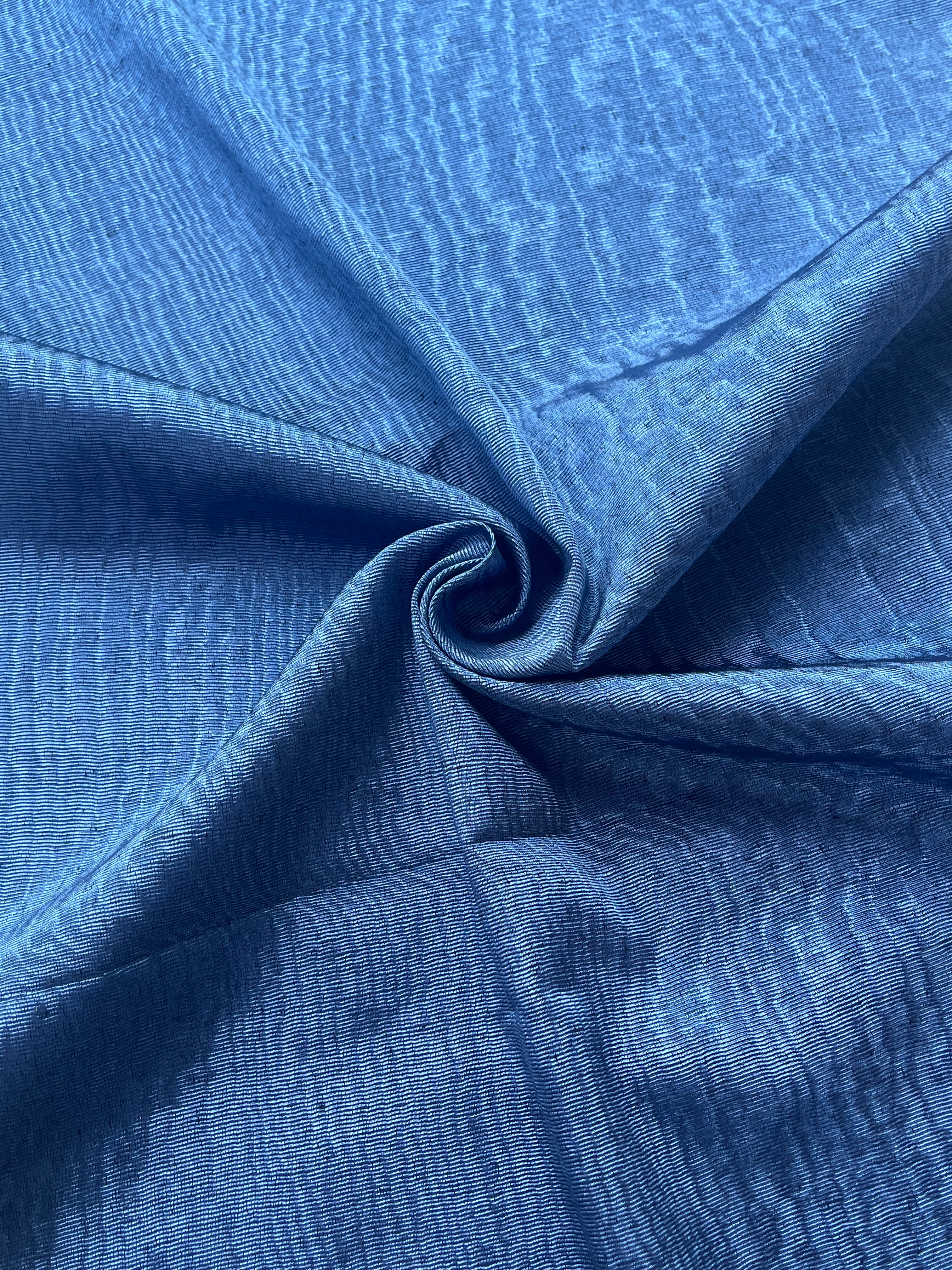 Tapisserie d'ameublement luxueuse en soie bleue pour tête de lit ottomane, tissus d'intérieur pour textiles de maison : housses d'oreiller, motifs inspirés du kimono, motifs en filigrane.