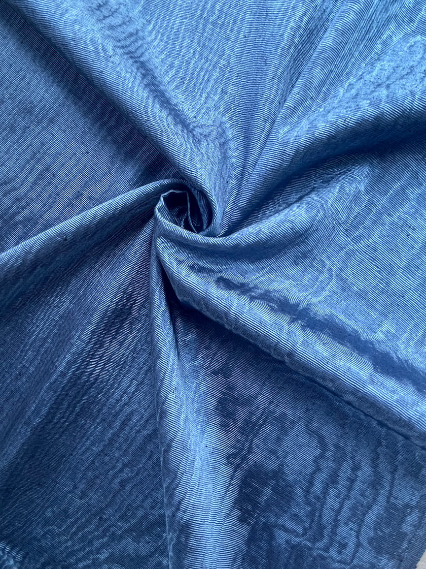 Tapisserie d'ameublement luxueuse en soie bleue pour tête de lit ottomane, tissus d'intérieur pour textiles de maison : housses d'oreiller, motifs inspirés du kimono, motifs en filigrane.