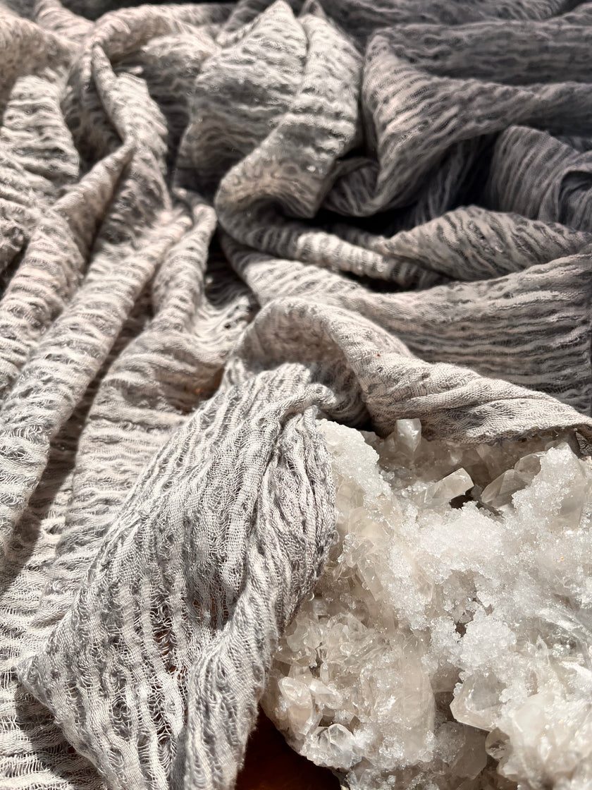 Metreyle Açık Gri Keten Kumaş, Organik Pamuklu Kumaş, Dokulu El Dokuma Yarı Şeffaf Doğal Kumaşlar.