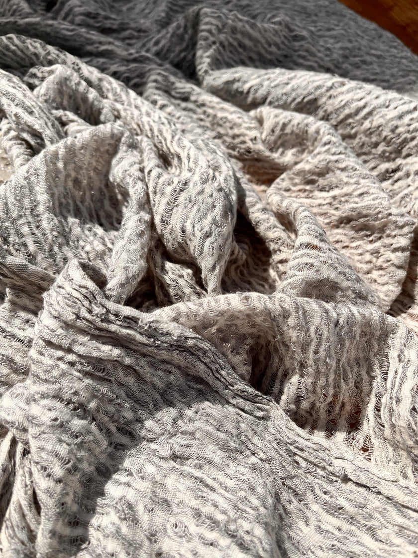 Metreyle Açık Gri Keten Kumaş, Organik Pamuklu Kumaş, Dokulu El Dokuma Yarı Şeffaf Doğal Kumaşlar.