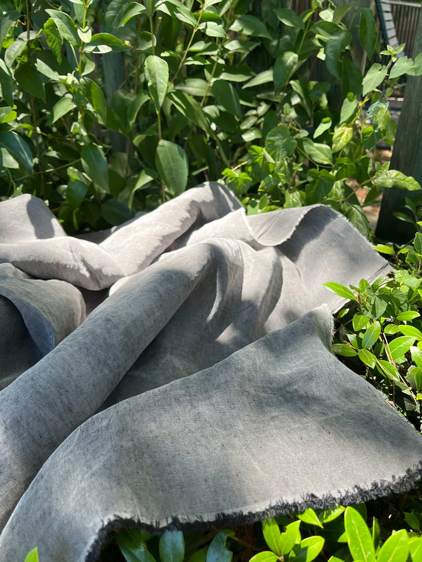 Tissu en lin gris argenté, Tissu pour l'été, Tissu en soie, Tissus texturés, Tissu naturel, Tissus naturels, Tissus nature, Tissus spéciaux.