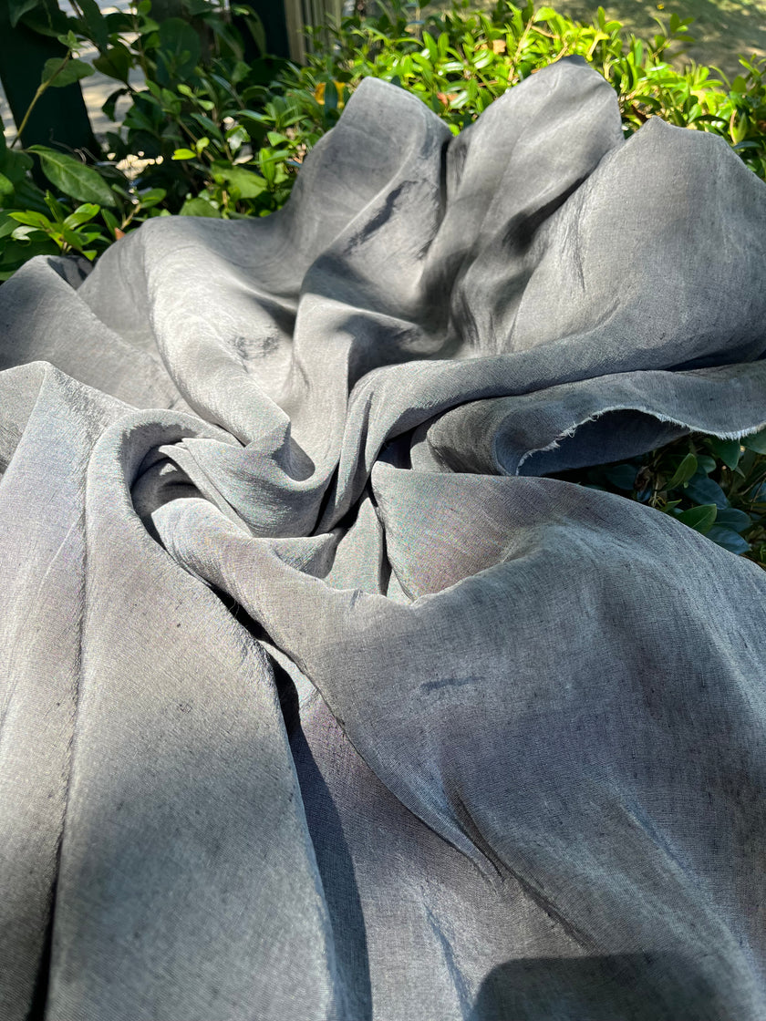 Tissu en lin gris argenté, Tissu pour l'été, Tissu en soie, Tissus texturés, Tissu naturel, Tissus naturels, Tissus nature, Tissus spéciaux.