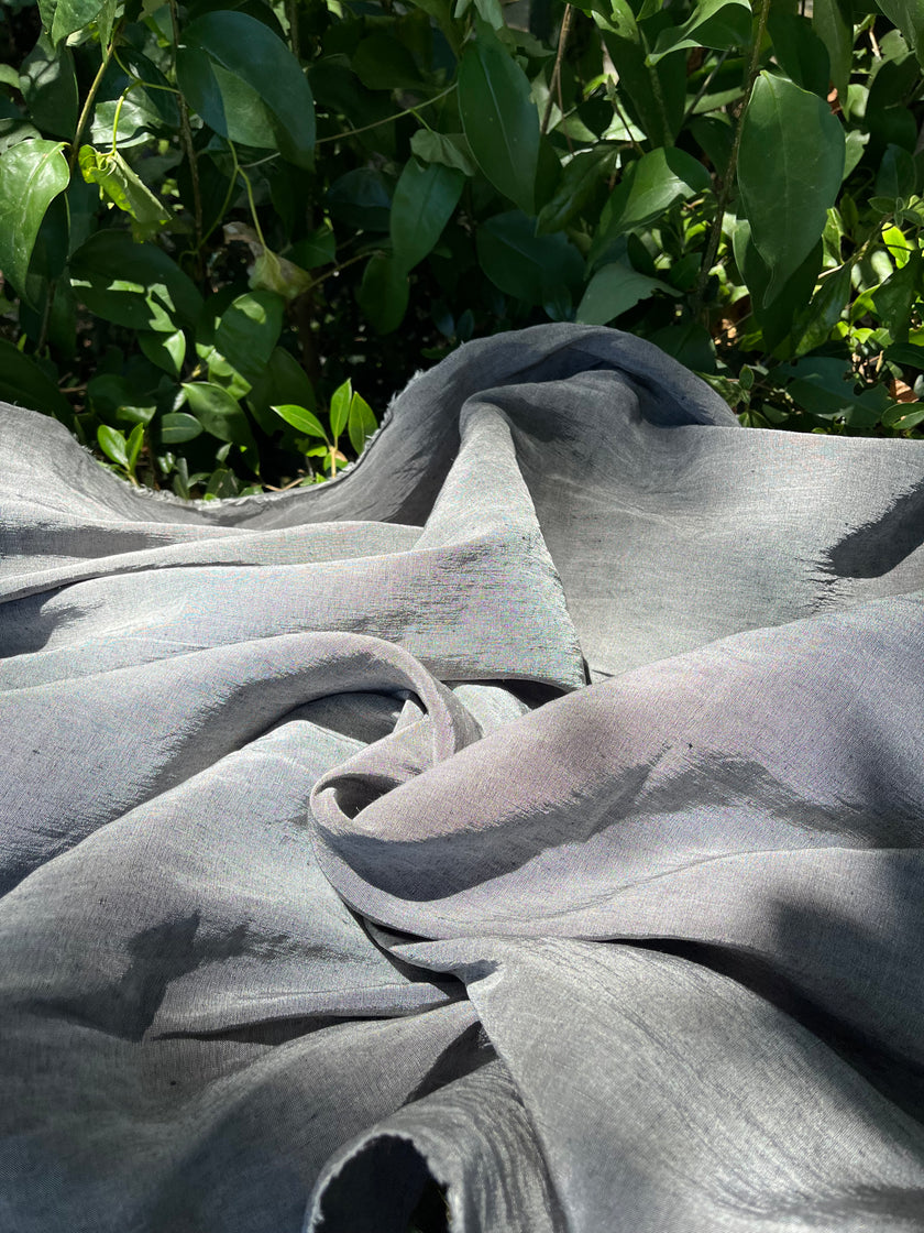 Tissu en lin gris argenté, Tissu pour l'été, Tissu en soie, Tissus texturés, Tissu naturel, Tissus naturels, Tissus nature, Tissus spéciaux.