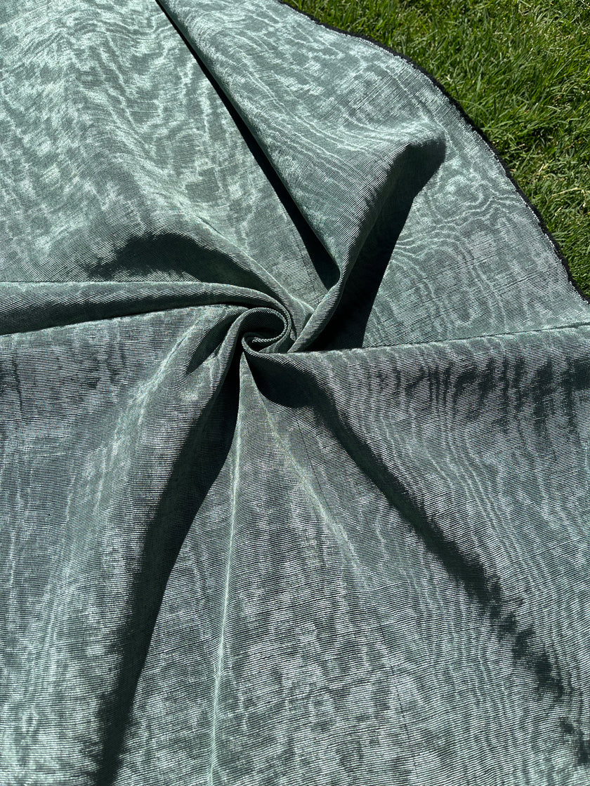 Tapisserie d'ameublement luxueuse en soie verte pour tête de lit ottomane, tissus d'intérieur pour textiles de maison : housses d'oreiller, motifs inspirés du kimono, motifs en filigrane.