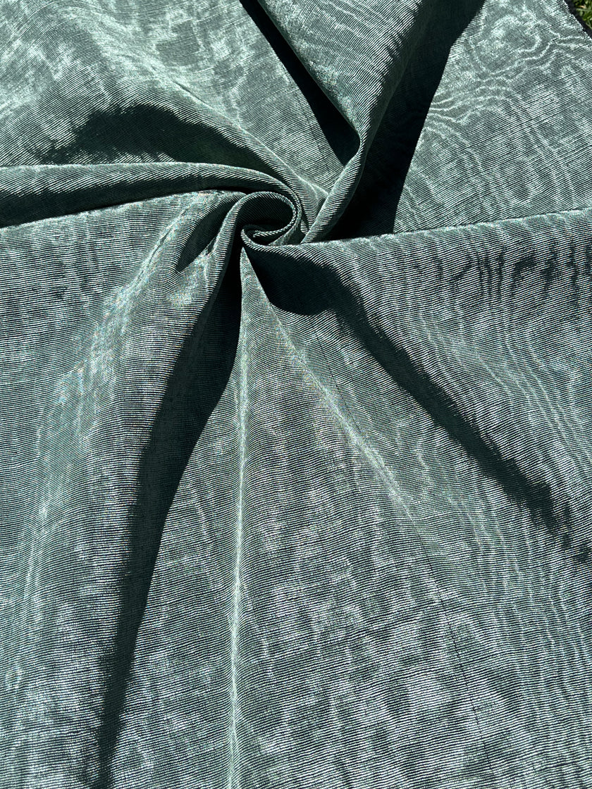 Tapisserie d'ameublement luxueuse en soie verte pour tête de lit ottomane, tissus d'intérieur pour textiles de maison : housses d'oreiller, motifs inspirés du kimono, motifs en filigrane.