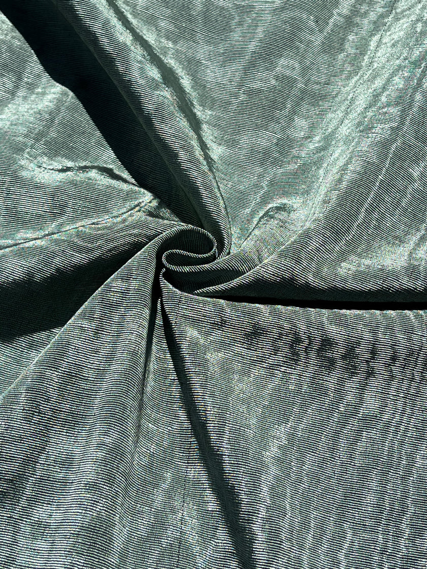 Tapisserie d'ameublement luxueuse en soie verte pour tête de lit ottomane, tissus d'intérieur pour textiles de maison : housses d'oreiller, motifs inspirés du kimono, motifs en filigrane.