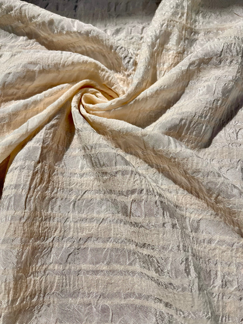 Doğadan Esinlenen Bir Stil İçin Çizgili ve Dokulu İpek Keten Kumaşlar