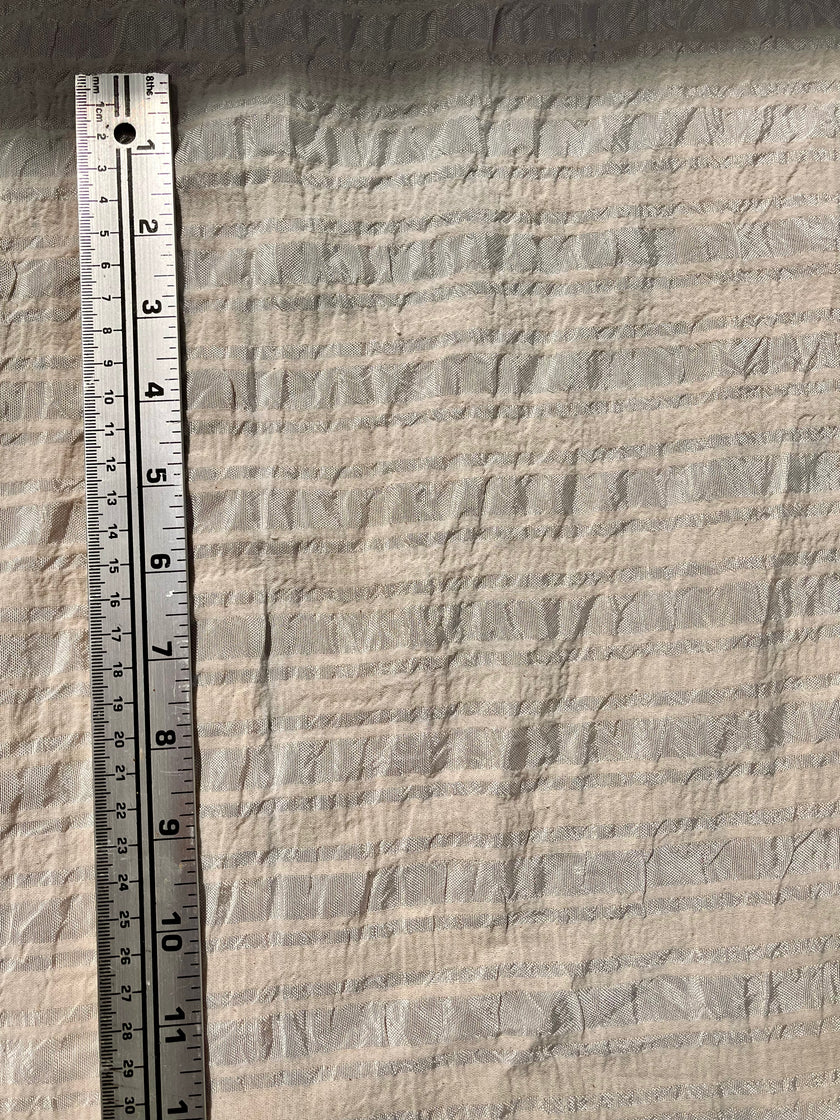 Doğadan Esinlenen Bir Stil İçin Çizgili ve Dokulu İpek Keten Kumaşlar