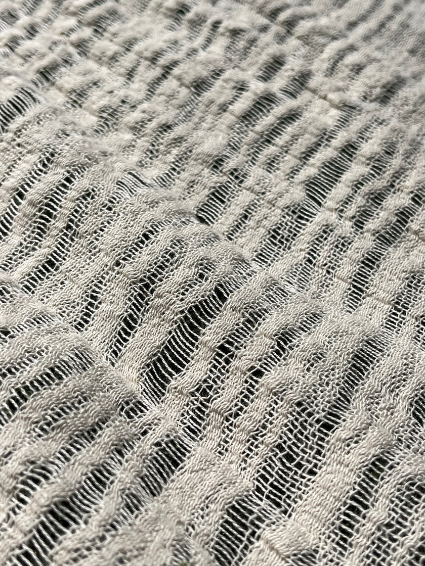 Nötr Dokulu Türk Pamuğu Buruşuk Kumaş: Kimono Yaz Elbiseleri, Yenidoğan Kıyafetleri İçin Benzersiz Kalite | Tül, Şeffaf ve Esnek Seçenekler