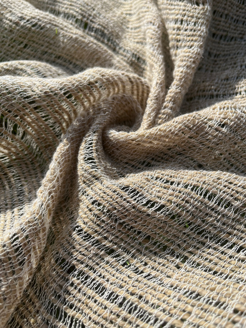 El Dokuma Doğal Kumaşlar, El Tezgahında Benzersiz Dokulu Kumaş, Özel Üretim, Özel İşçilik, Siparişe Göre Dokuma, Organik Pamuk Koyun Yünü Karışımı Geleneksel Dokumalar.