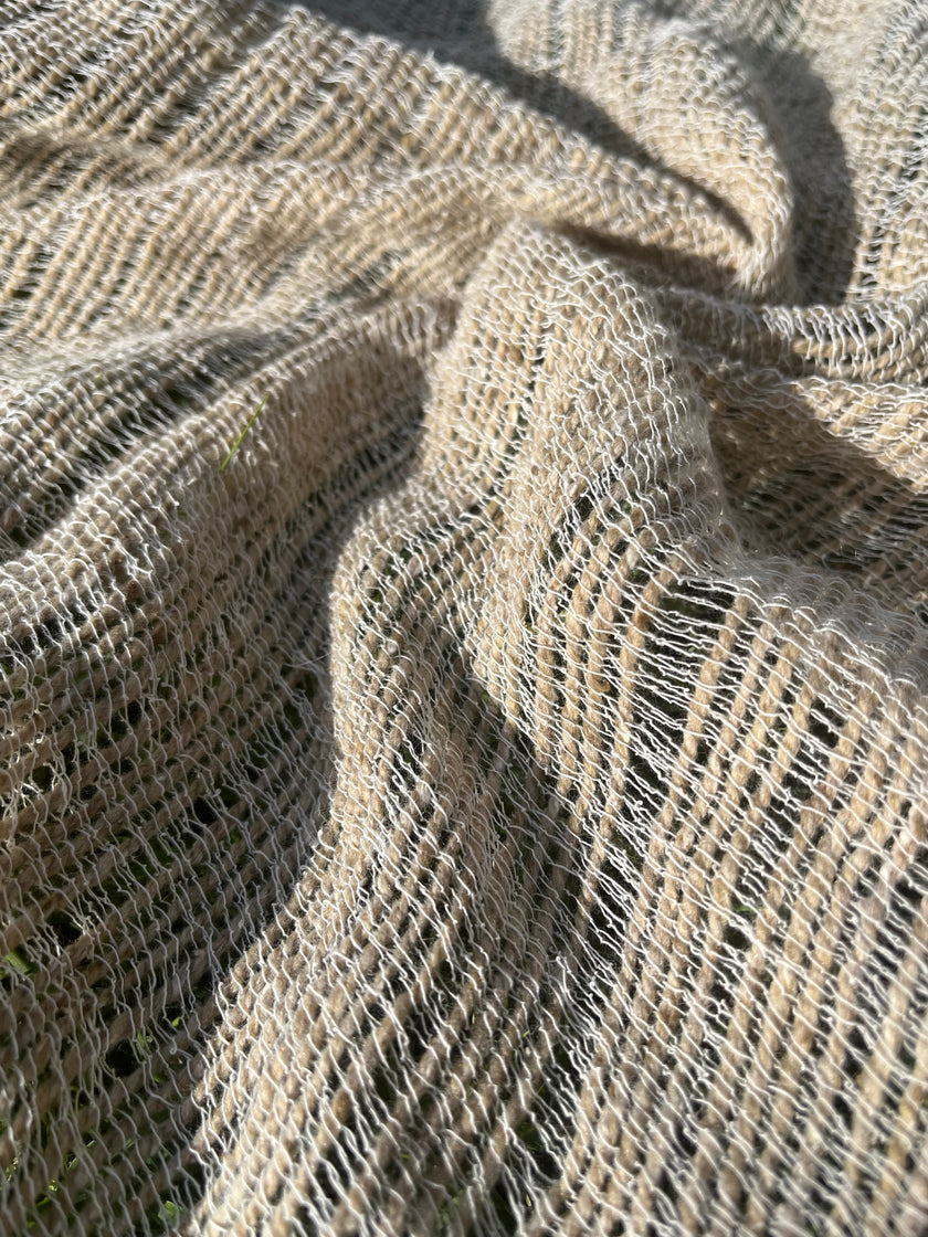 El Dokuma Doğal Kumaşlar, El Tezgahında Benzersiz Dokulu Kumaş, Özel Üretim, Özel İşçilik, Siparişe Göre Dokuma, Organik Pamuk Koyun Yünü Karışımı Geleneksel Dokumalar.