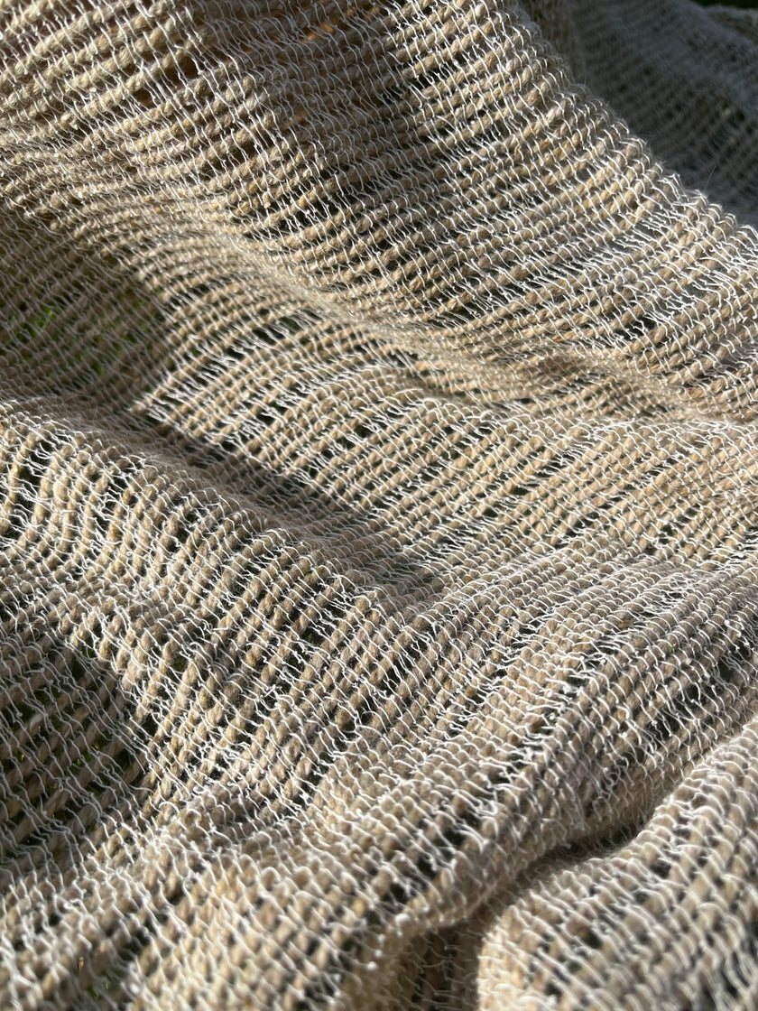 El Dokuma Doğal Kumaşlar, El Tezgahında Benzersiz Dokulu Kumaş, Özel Üretim, Özel İşçilik, Siparişe Göre Dokuma, Organik Pamuk Koyun Yünü Karışımı Geleneksel Dokumalar.