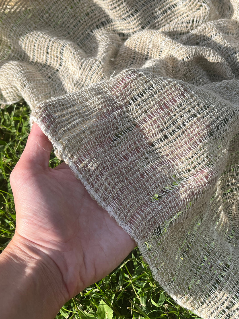 El Dokuma Doğal Kumaşlar, El Tezgahında Benzersiz Dokulu Kumaş, Özel Üretim, Özel İşçilik, Siparişe Göre Dokuma, Organik Pamuk Koyun Yünü Karışımı Geleneksel Dokumalar.