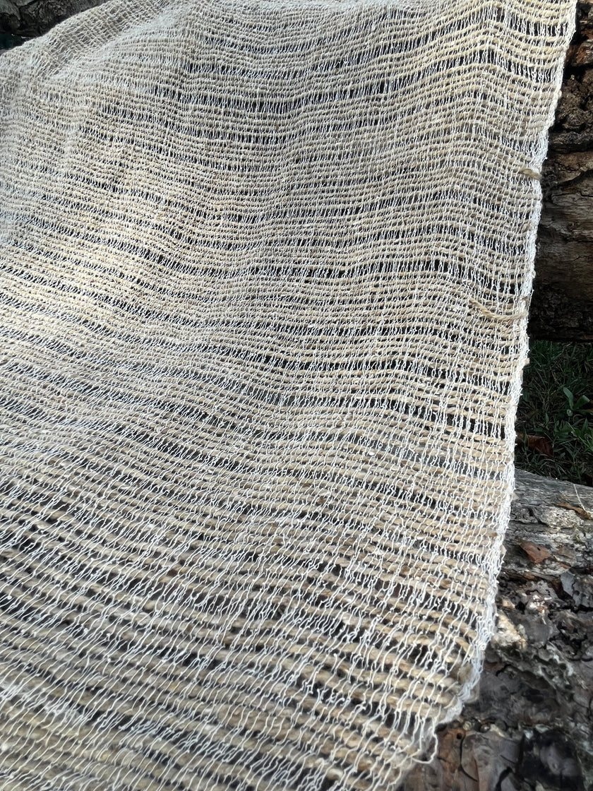 El Dokuma Doğal Kumaşlar, El Tezgahında Benzersiz Dokulu Kumaş, Özel Üretim, Özel İşçilik, Siparişe Göre Dokuma, Organik Pamuk Koyun Yünü Karışımı Geleneksel Dokumalar.