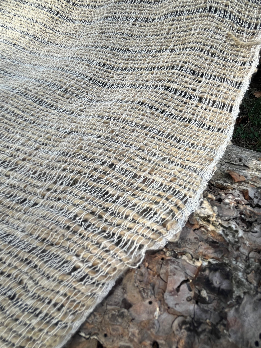 El Dokuma Doğal Kumaşlar, El Tezgahında Benzersiz Dokulu Kumaş, Özel Üretim, Özel İşçilik, Siparişe Göre Dokuma, Organik Pamuk Koyun Yünü Karışımı Geleneksel Dokumalar.