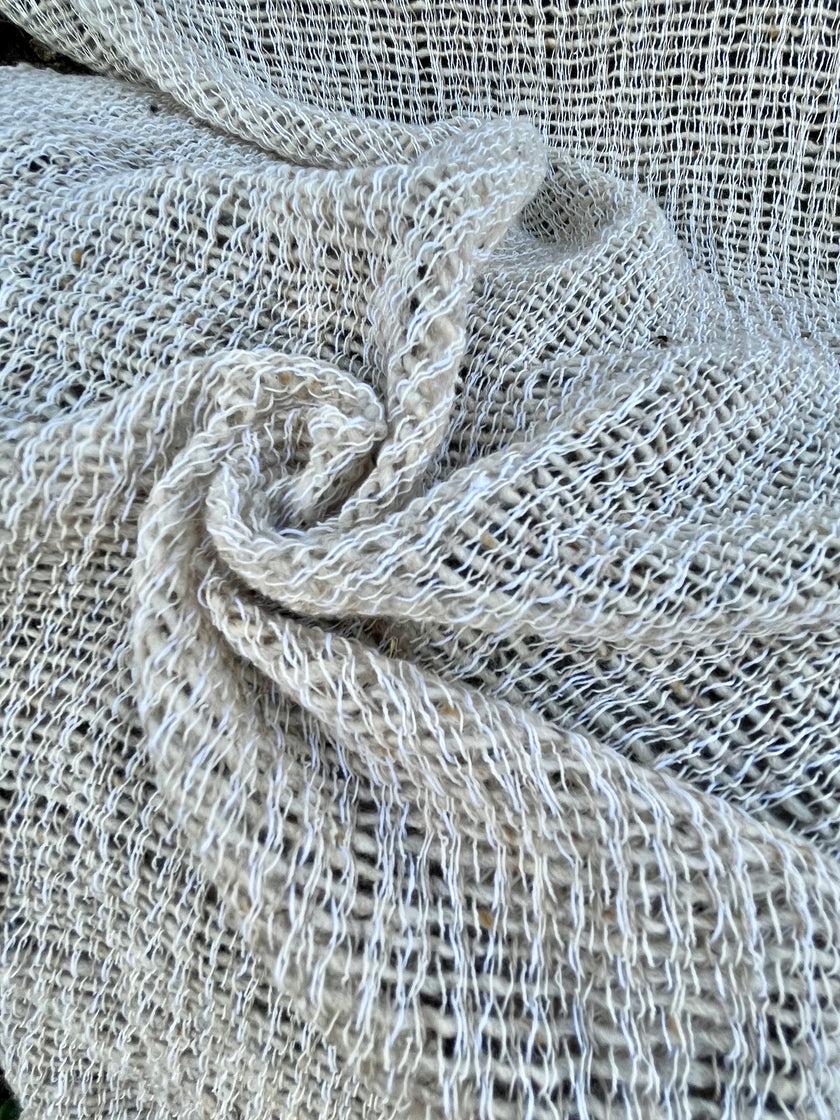 El Dokuma Doğal Kumaşlar, El Tezgahında Benzersiz Dokulu Kumaş, Özel Üretim, Özel İşçilik, Siparişe Göre Dokuma, Pamuk-Koyun Yünü Karışımı, Geleneksel Dokumalar.