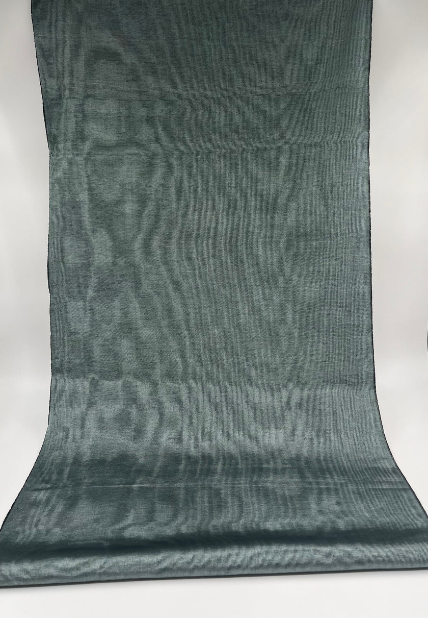 Rembourrage luxueux en soie vert sauge pour tête de lit ottoman, tissus d'intérieur pour textiles de maison : housses d'oreiller, motifs inspirés du kimono, motifs en filigrane.