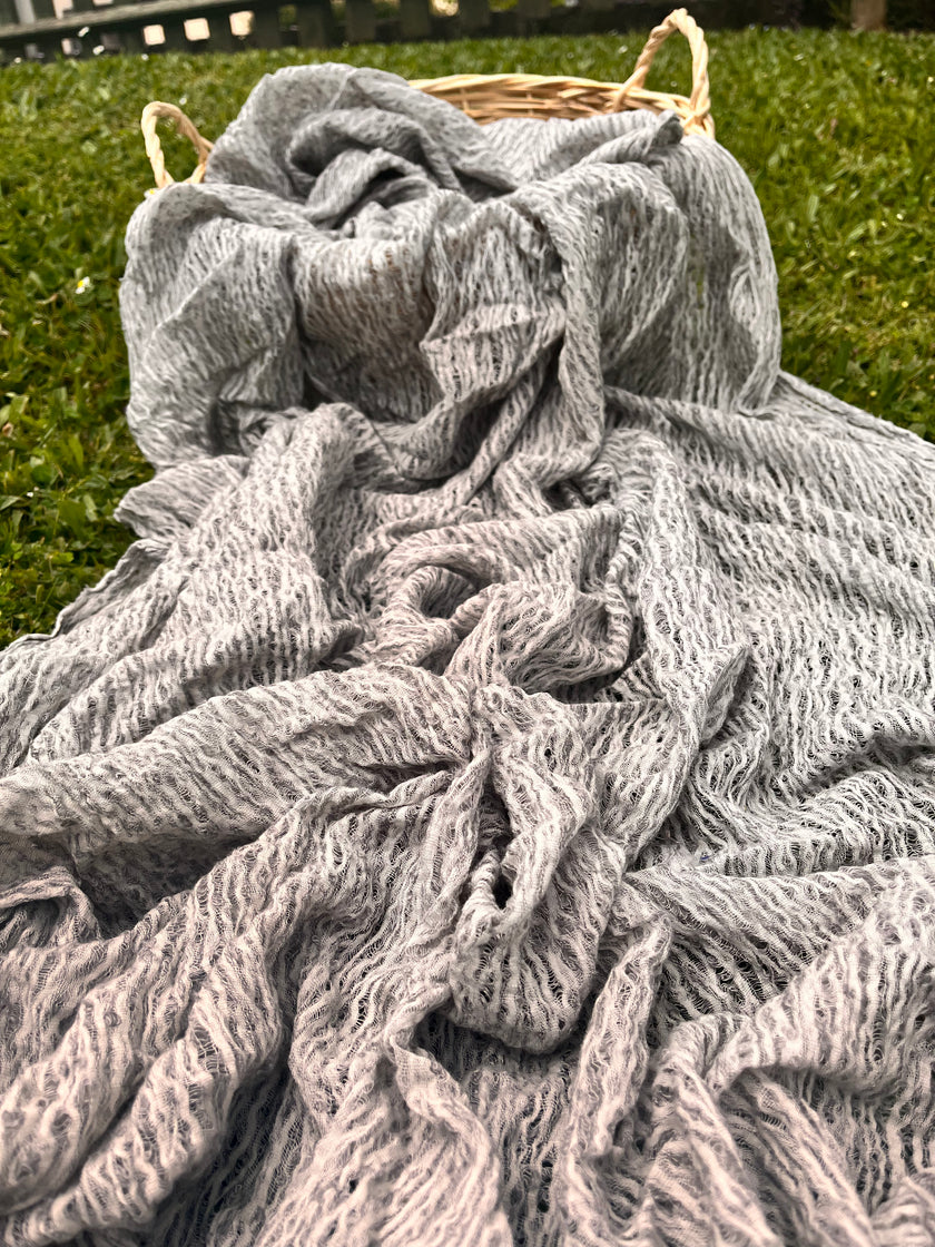 Metreyle Açık Gri Keten Kumaş, Organik Pamuklu Kumaş, Dokulu El Dokuma Yarı Şeffaf Doğal Kumaşlar.